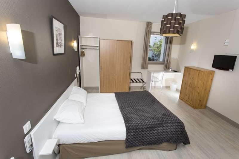 Brit Hotel Du Parc Niort Centre-Parking Gratuit Room photo