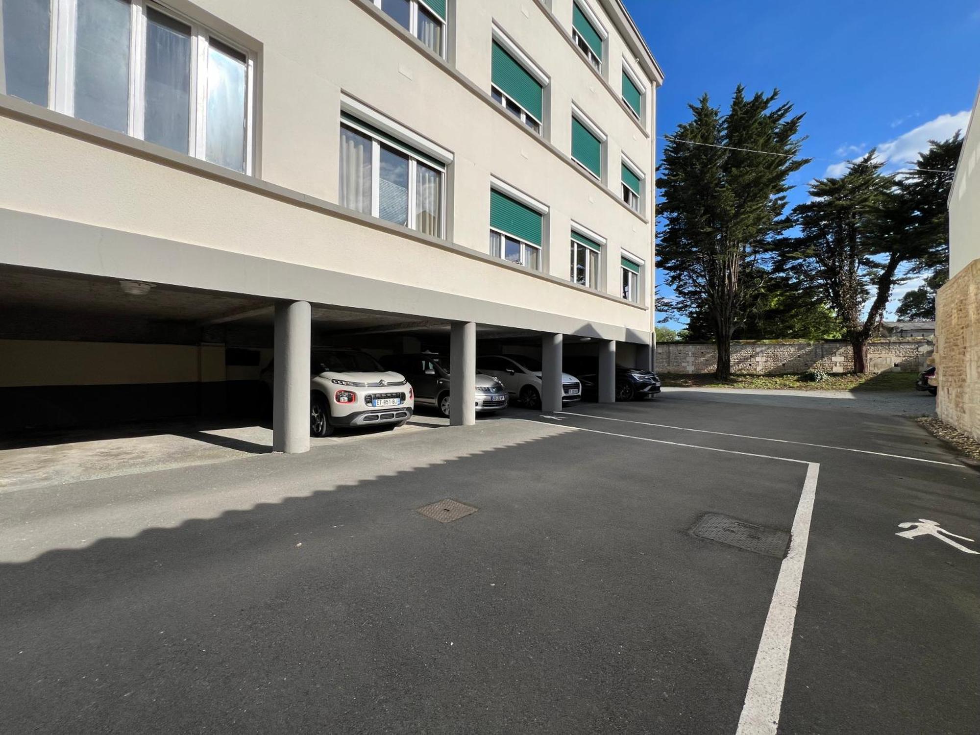 Brit Hotel Du Parc Niort Centre-Parking Gratuit Exterior photo