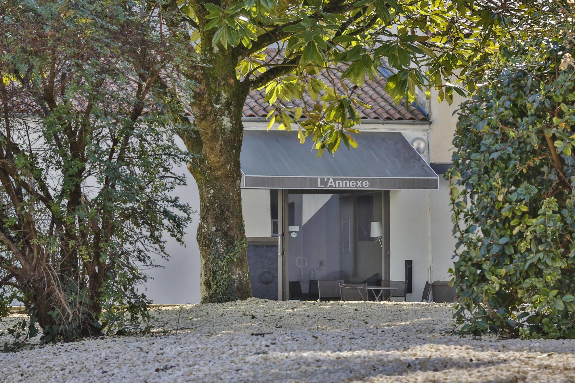 Brit Hotel Du Parc Niort Centre-Parking Gratuit Exterior photo